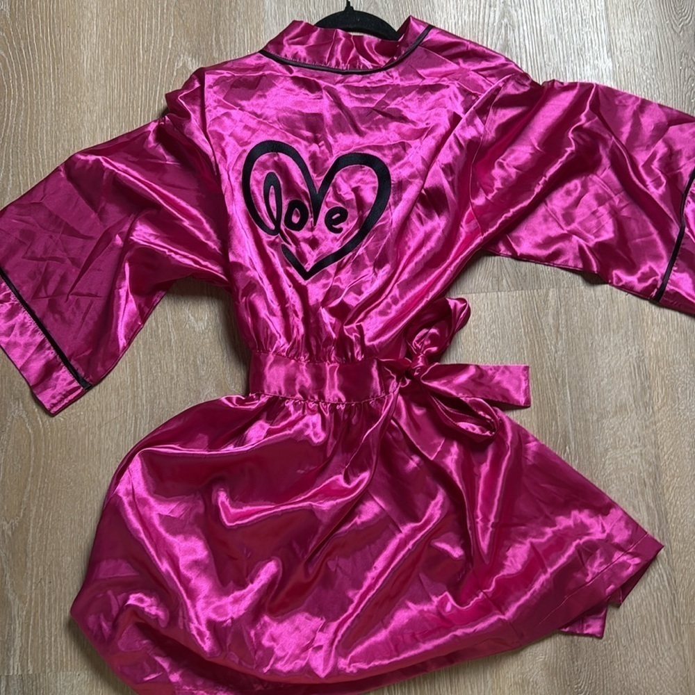 Satin Pink Robe with Heart Design - Picture 4 of 4